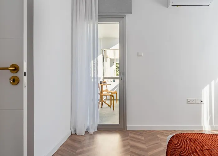 Modern Luxury 2br|park View & Balcony דירה